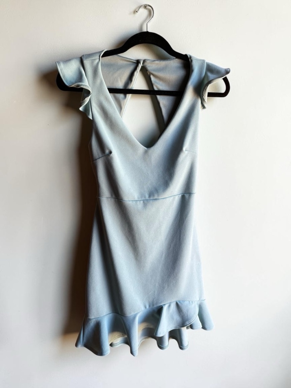 Blue Blush Light Blue Backless V-Neck Ruffle Mini Hem Dress Size Medium